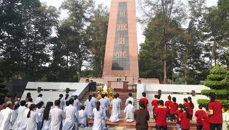 Lễ cầu siêu, dâng hương tại nghĩa trang liệt sĩ huyện Củ Chi