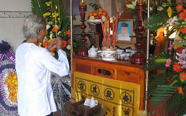 Lập bàn thờ vong linh rất quan trọng
