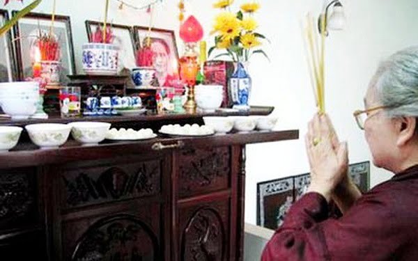 Quan niệm về việc treo ảnh người mất ở phương Tây và phương Đông rất khác nhau