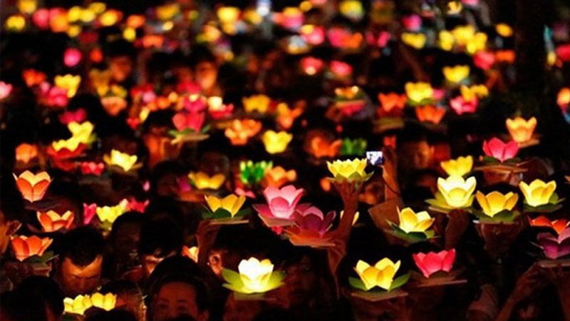 Đi chùa cầu an cho cha mẹ