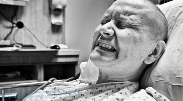 Người sắp chết sẽ thường xuyên cảm thấy đau đớn do bệnh tật dằn vặt