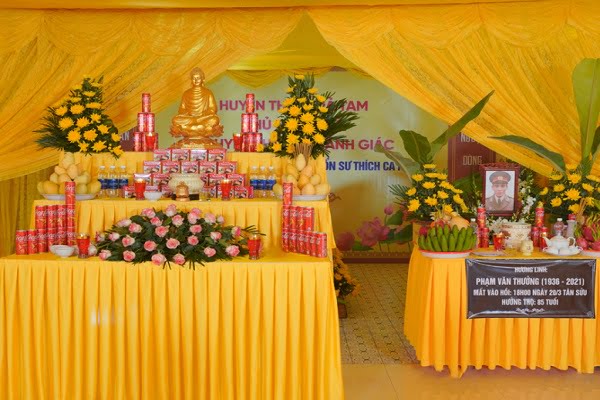 Đốt đèn dưới quan tài từ đâu mà có?